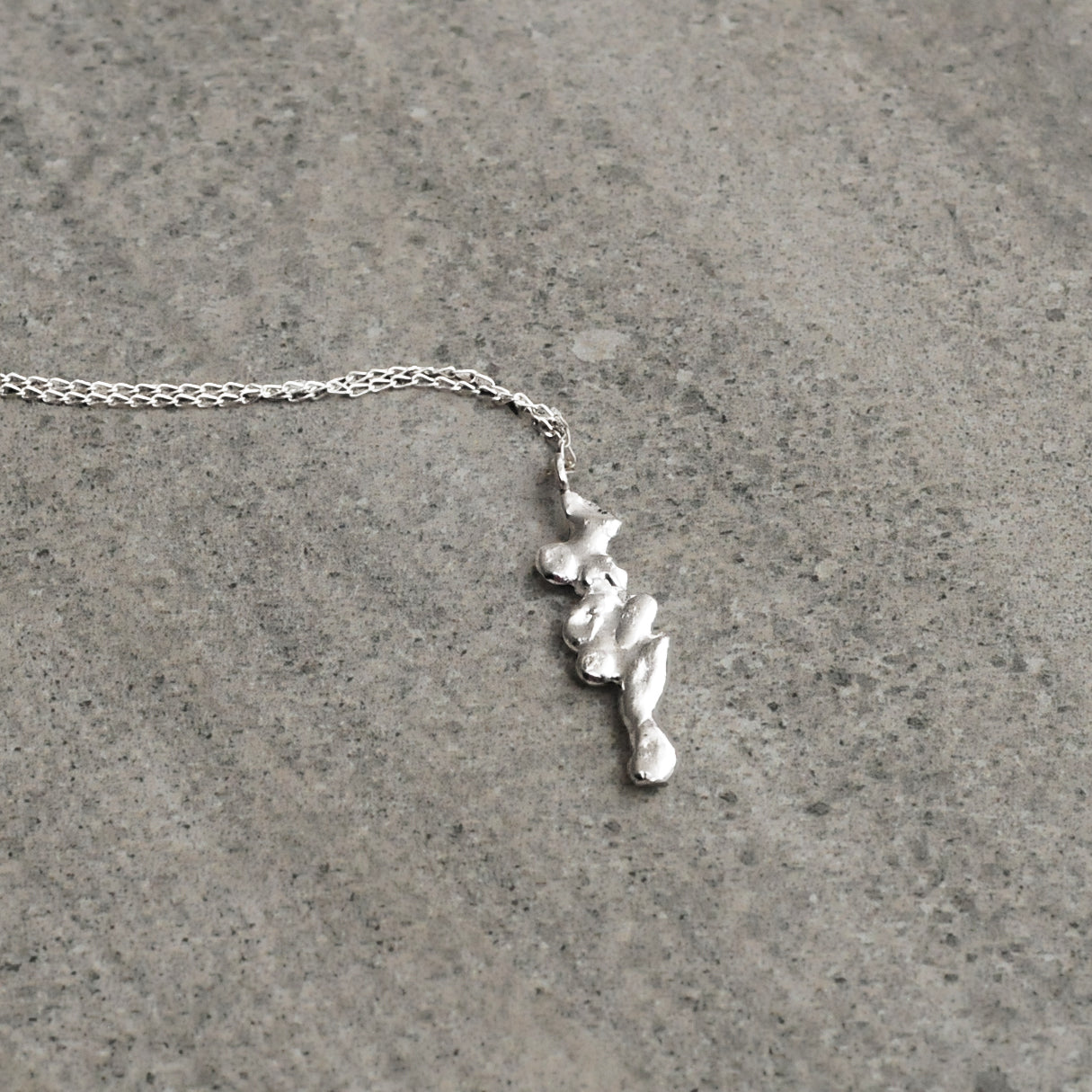 Collar Magma Simple
