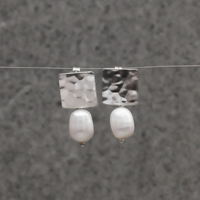 Aros Capri Cuadrados Plata Martillados